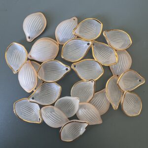 Altınlı Yaprak Boncuk 50 Adet